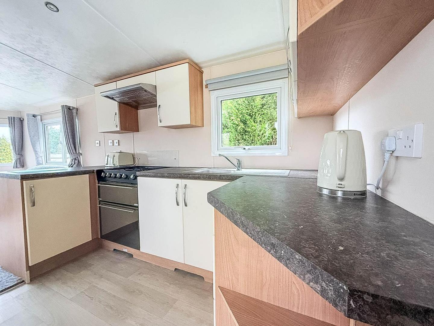 Campsite Lovely Caravan At Lower Hyde Park, Isle Of Wight Ref 24001g *