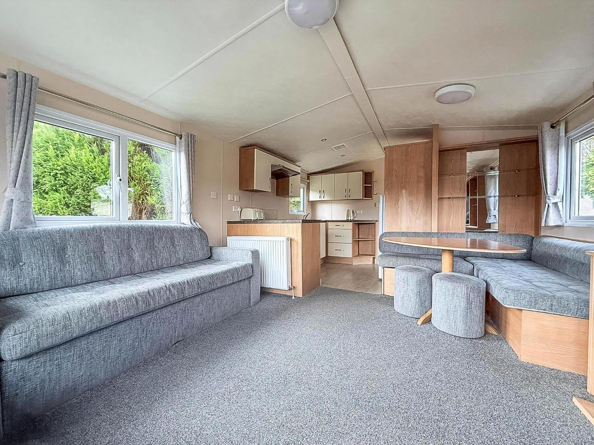 Lovely Caravan At Lower Hyde Park, Isle Of Wight Ref 24001g Campsite *