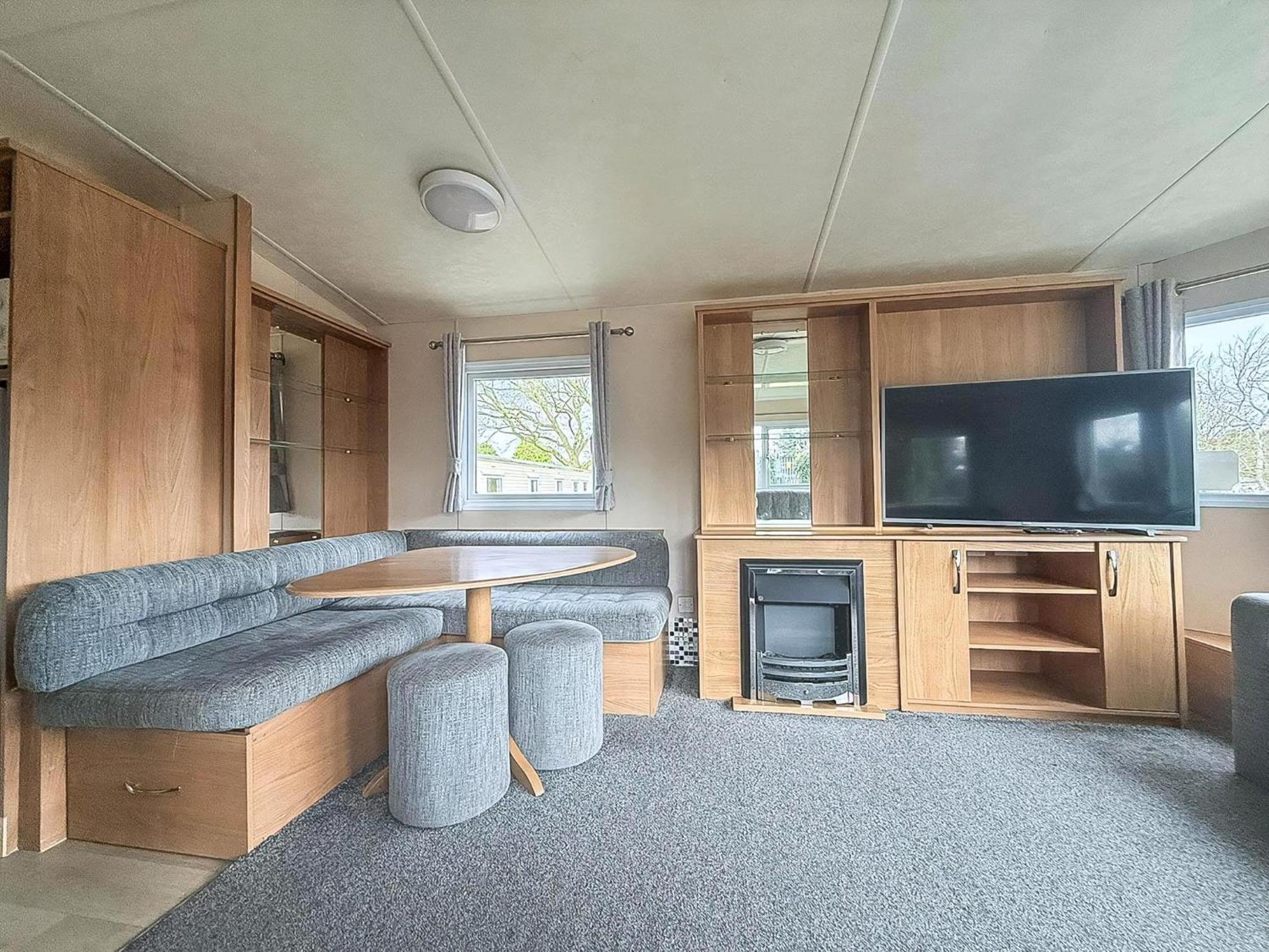 Campsite Lovely Caravan At Lower Hyde Park, Isle Of Wight Ref 24001g Shanklin