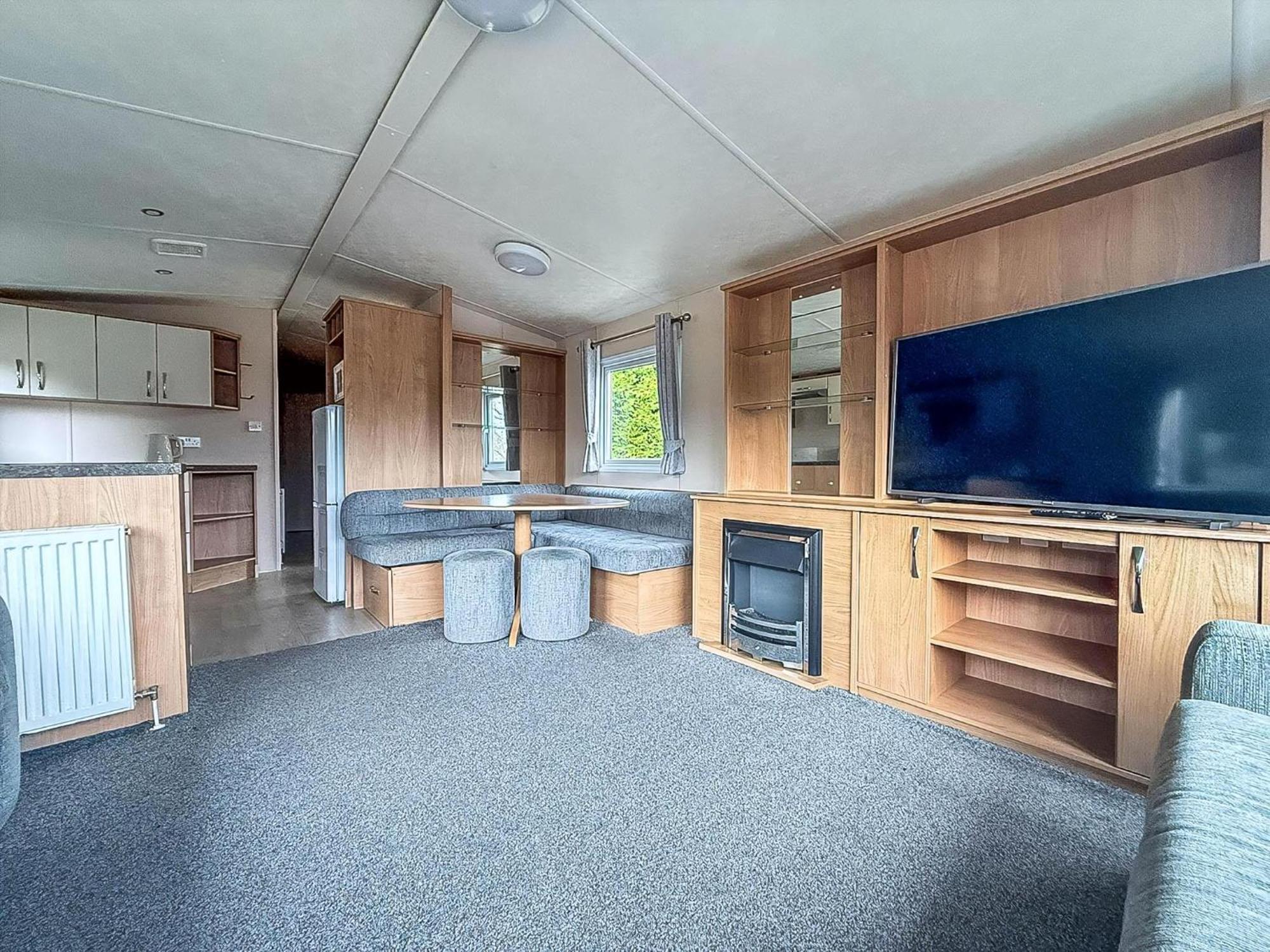 Lovely Caravan At Lower Hyde Park, Isle Of Wight Ref 24001g Shanklin