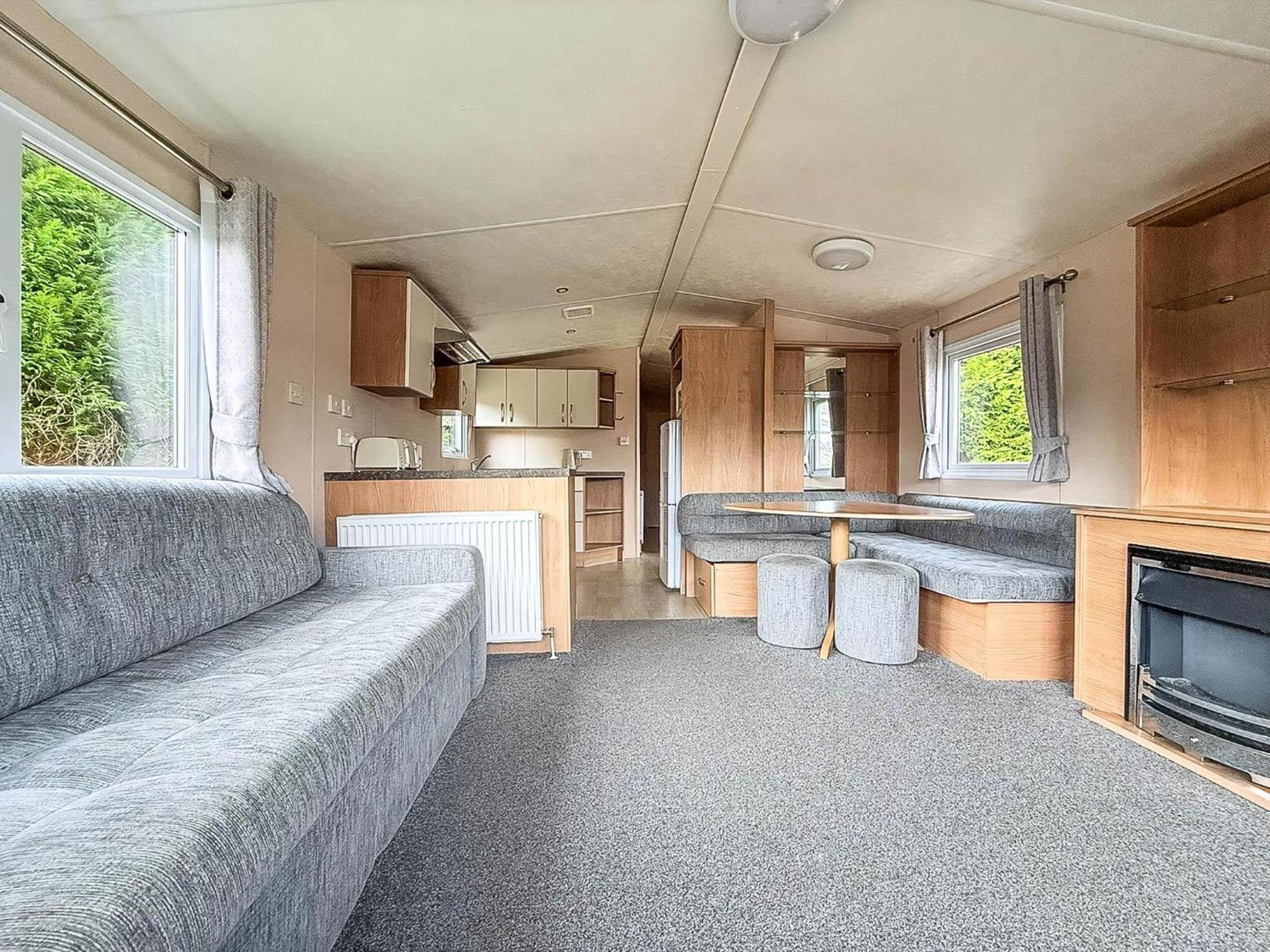 Lovely Caravan At Lower Hyde Park, Isle Of Wight Ref 24001g